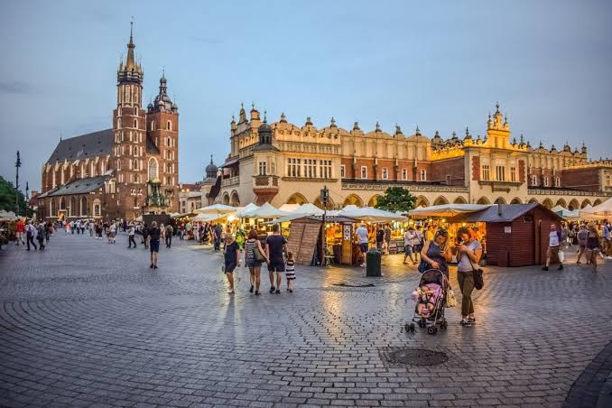 Krakus Mound Sunset View: Krakow Ka Sabse Magic Aur Offbeat Spot